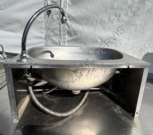 Umyvadlo - nerez,nástěnné,kolenové  470x370x220