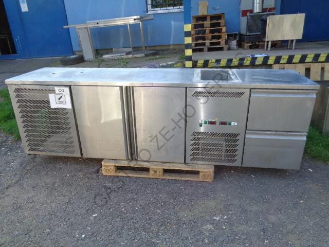 Chladící stůl - nerez,dřez na nápoje,2x dvířka,2x zásuvka vpravo  2990x700x900