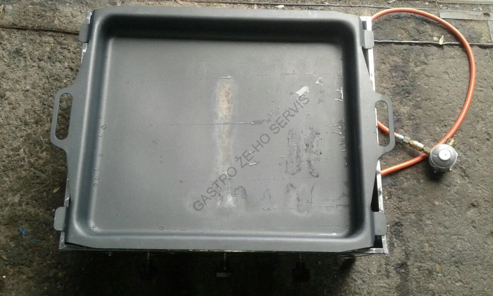 Gril - plynový 0044131M se smaltovanou deskou na pečení  695x585x270  