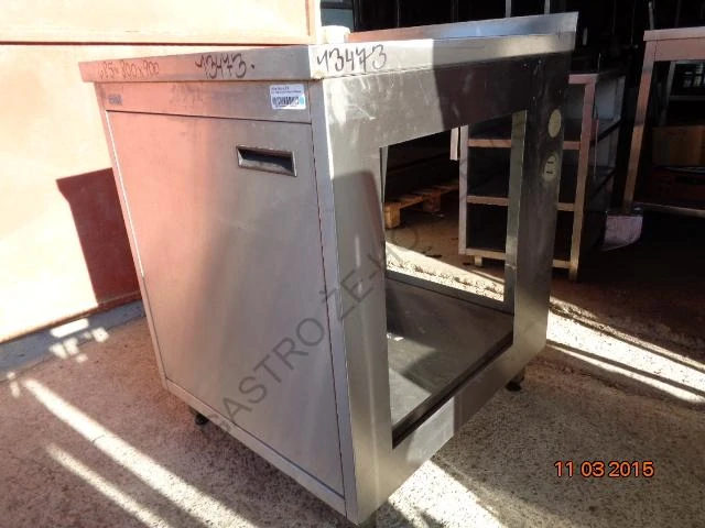 Stůl nerezový s křídlovými dvířky 685x800x900