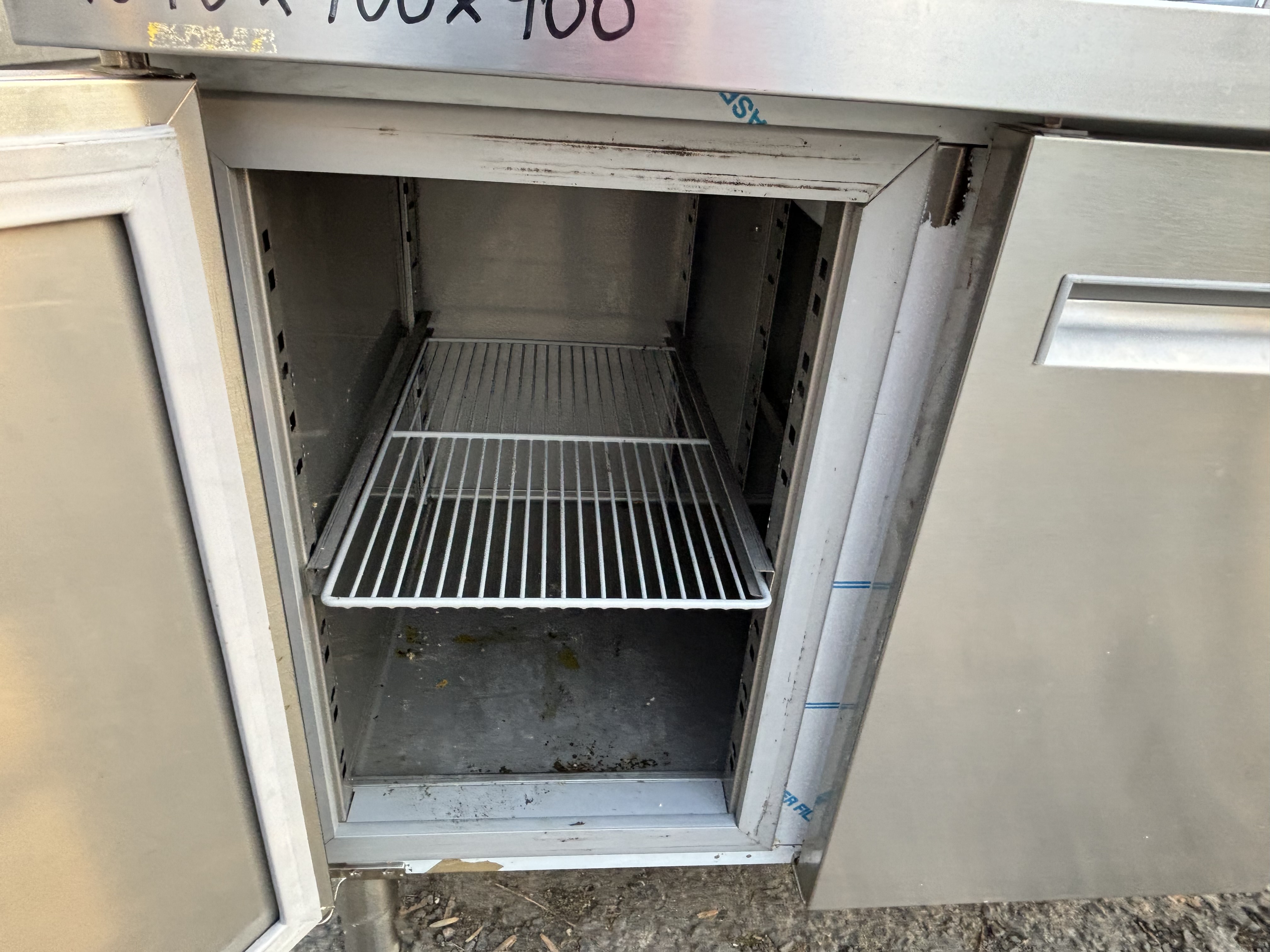 Chladící stůl - nerez RT-2D+S,2x dvířka (2xGN 1/1)dřez (330x330x200)agregát vpravo,ZL  