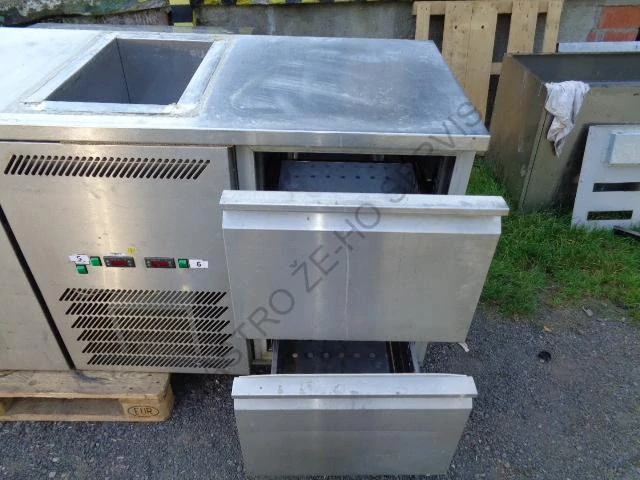Chladící stůl - nerez,dřez na nápoje,2x dvířka,2x zásuvka vpravo  2990x700x900