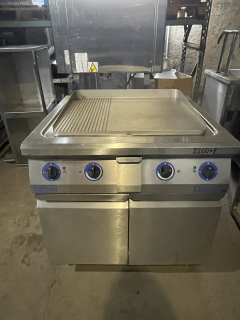 Grilovací deska E-GP-4/0,3 R900DS dvířka s policí  900x900x900