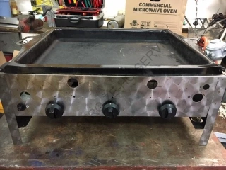 Gril - plynový 0044131M se smaltovanou deskou na pečení  695x585x270  