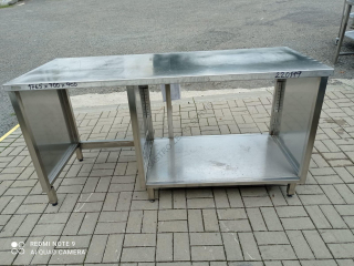 Stůl - nerez ATYP,vpravo s policí,vlevo volný prostor  1765x700x900