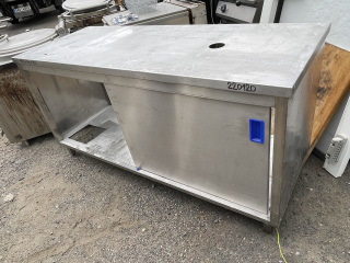 Stůl - nerez ATYP,posuvná dvířka  1800x700x900