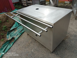 Stůl - nerez,uzavřený,křídlová dvířka,pojezdová dráha  1200/1500x700/1000x900