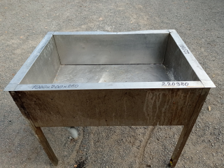 Dřez - nerez s vevařenou vanou (900x600x280)  1000x700x850