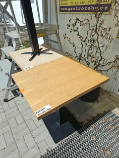260064 Gastro stůl s centrální podnoží – 700 × 600 mm