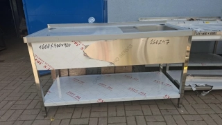 260247 Pracovní stůl nerez. s policí, dřez v pravo prolam. deska 1600x700x900 NOVÝ
