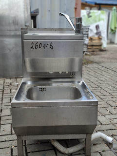 260118 Nerezové umyvadlo s baterií