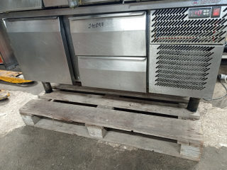 Chladící podestavba BR-120-3C - nerez,4x zásuvka,agregát vpravo 1200x620x600