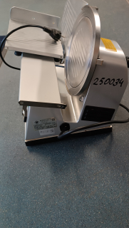 Nářezový stroj GSM 220